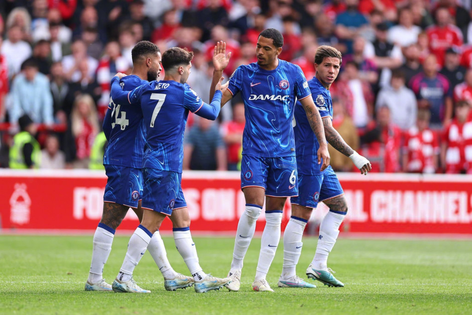 两记三分稳稳入账！梅尔顿弧顶侧翼精准命中，队友喂饼恰到好处