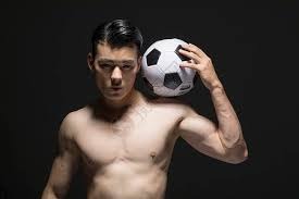 公测前1天，《鸣潮》全球多地登顶