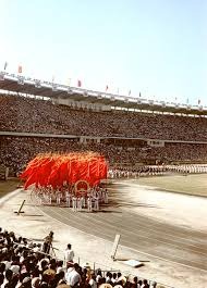 阿莱克斯·罗德里奎兹在季后赛击出关键本垒打，助球队跨越分区系列赛障碍